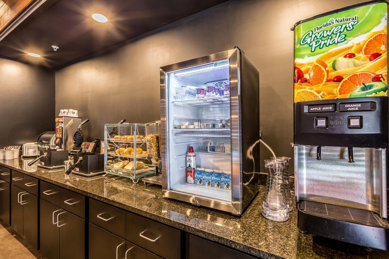 Cobblestone Hotel & Suites - Stevens Point Ngoại thất bức ảnh